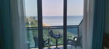 Фото номера Номер-студио Делюкс с кроватью размера &quot;king-size&quot; Апарт-отели BATUMI BEACH TOWER SEA FRONT APARTHOTEL г. Батуми 23