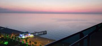 Фото номера Номер-студио Делюкс с кроватью размера &quot;king-size&quot; Апарт-отели BATUMI BEACH TOWER SEA FRONT APARTHOTEL г. Батуми 7
