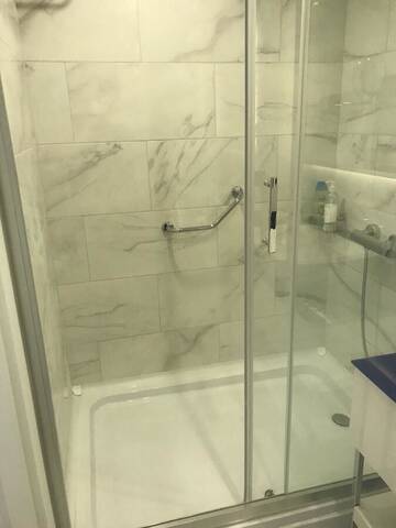 Фото номера Большой двухместный номер с 1 кроватью Отель Orbi City super room г. Батуми 7