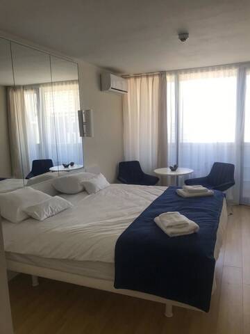 Фото номера Большой двухместный номер с 1 кроватью Отель Orbi City super room г. Батуми 14