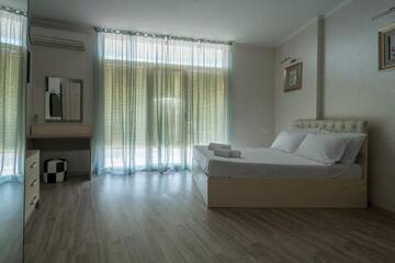 Фото номера Улучшенный двухместный номер с 1 кроватью Отель Orbi Plaza Hotel Official г. Батуми 23