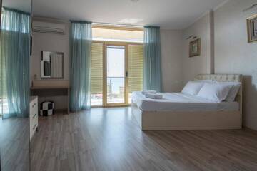 Фото номера Улучшенный двухместный номер с 1 кроватью Отель Orbi Plaza Hotel Official г. Батуми 6