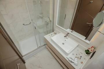 Фото номера Трехместный номер с балконом Отель Hotel Kanzler г. Батуми 2