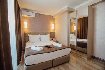 Фото номера Четырехместный номер Делюкс Отель Hotel Kanzler г. Батуми 3