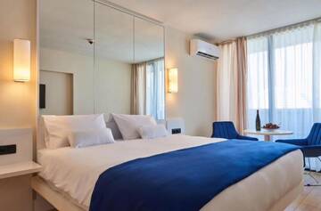Фото номера Апартаменты-студио с видом на море Апарт-отели Heaven apartments in Orbi City г. Батуми 8