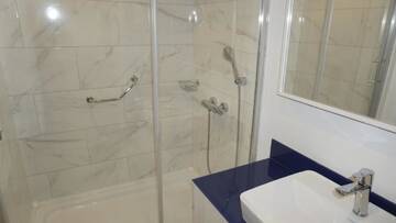 Фото номера Семейный номер с балконом Апарт-отели Best Batumi Apartments г. Батуми 27