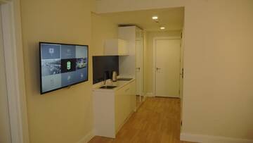 Фото номера Семейный номер с балконом Апарт-отели Best Batumi Apartments г. Батуми 7