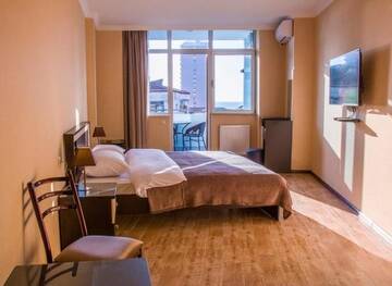 Фото номера Двухместный номер с 2 отдельными кроватями Мини-отель Pirosmani hotel г. Батуми 23