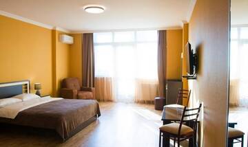 Фото номера Двухместный номер с 2 отдельными кроватями Мини-отель Pirosmani hotel г. Батуми 33