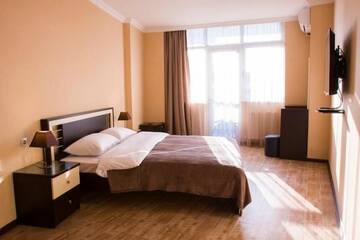 Фото номера Двухместный номер с 2 отдельными кроватями Мини-отель Pirosmani hotel г. Батуми 3