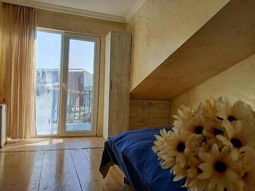 Фото номера Двухместный номер с 1 кроватью и балконом Хостелы Batumi Chase dream hostel追梦空间 г. Батуми 22