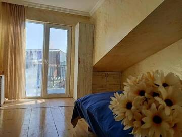 Фото номера Двухместный номер с 1 кроватью и балконом Хостелы Batumi Chase dream hostel追梦空间 г. Батуми 11