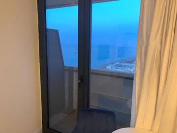 Фото номера Апартаменты-студио с видом на море Апарт-отели Orbi city sea view г. Батуми 9