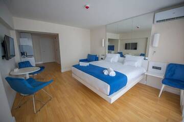 Фото номера Апартаменты с 1 спальней Апарт-отели Orbi city sea view г. Батуми 6