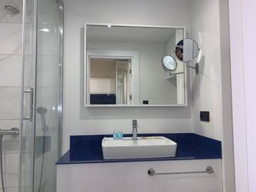 Фото номера Апартаменты-студио с видом на море Апарт-отели Orbi city sea view г. Батуми 4